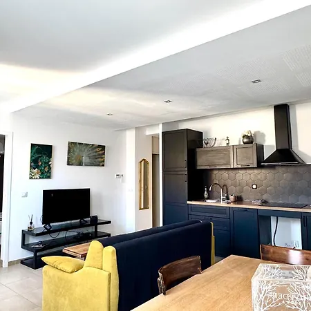 Apartment Centre